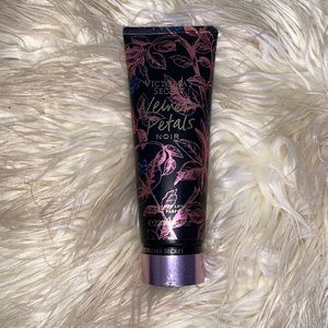 Brand New Victoria Secret Velvet & Petals Lotion